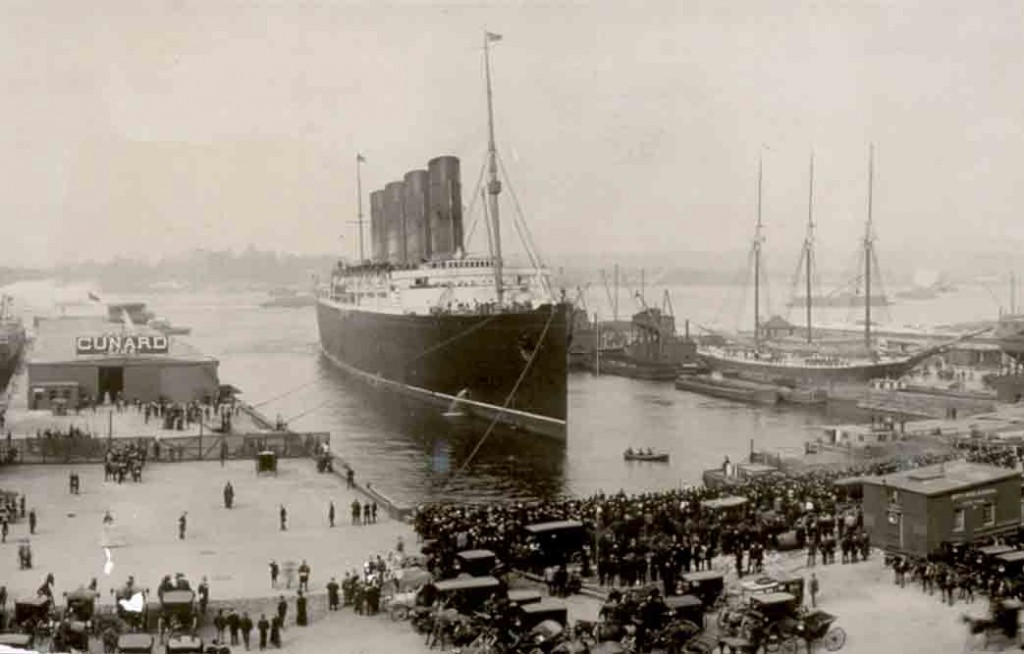 Lusitania at New York in 1907