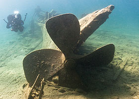 Michigan Governor Dives Thunder Bay Shipwreck