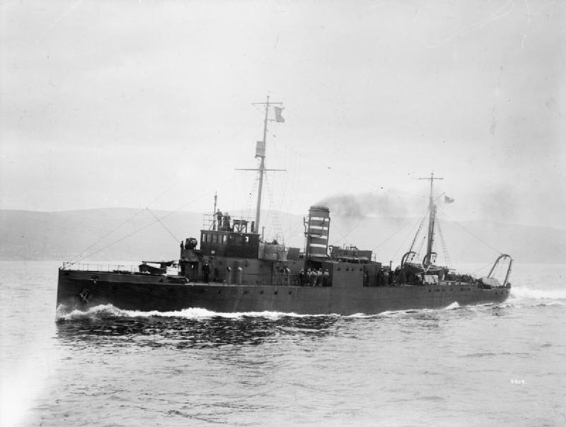 Photograph of British Hunt class minesweeper 
